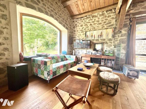 SPLENDIDE CORPS DE FERME ENTIÈREMENT RÉNOVÉ DE 250 M² – MARGERIDE, LOZÈRE (SECTEUR GRANDRIEU)