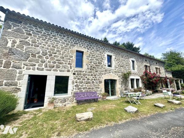 SPLENDIDE CORPS DE FERME ENTIÈREMENT RÉNOVÉ DE 250 M² – MARGERIDE, LOZÈRE (SECTEUR GRANDRIEU)