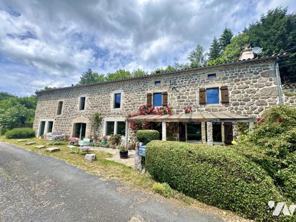 SPLENDIDE CORPS DE FERME ENTIÈREMENT RÉNOVÉ DE 250 M² – MARGERIDE, LOZÈRE (SECTEUR GRANDRIEU)