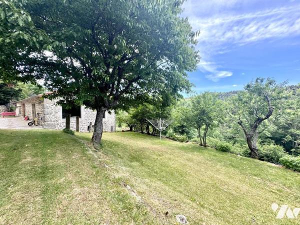 SPLENDIDE CORPS DE FERME ENTIÈREMENT RÉNOVÉ DE 250 M² – MARGERIDE, LOZÈRE (SECTEUR GRANDRIEU)