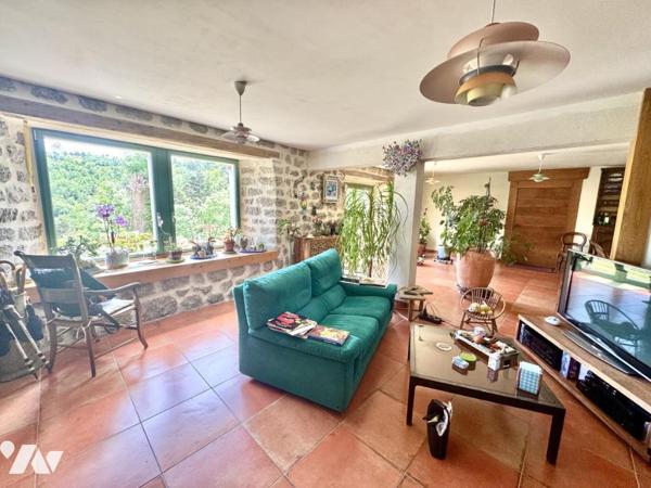 SPLENDIDE CORPS DE FERME ENTIÈREMENT RÉNOVÉ DE 250 M² – MARGERIDE, LOZÈRE (SECTEUR GRANDRIEU)