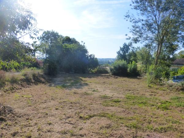 Terrain L Isle Jourdain 900 m2