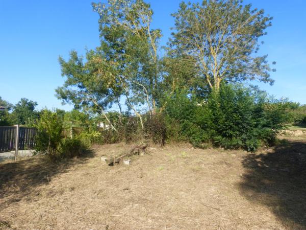 Terrain L Isle Jourdain 900 m2