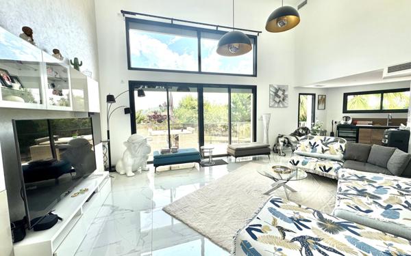 Maison à vendre    6 pièces •  Clarensac