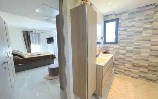 Maison à vendre    6 pièces •  Clarensac