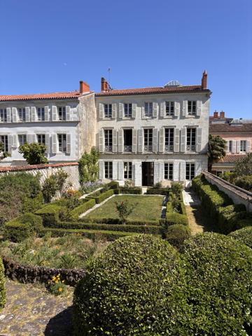 Hôtel particulier du XIXe siècle - Centre historique de La Rochelle