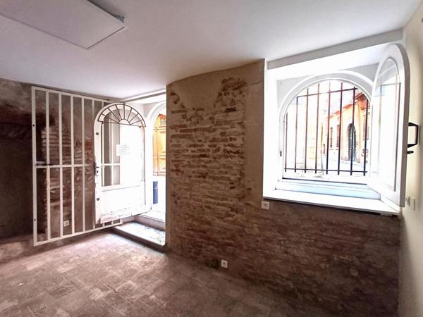 66000 PERPIGNAN - MURS COMMERCIAUX LIBRES  29.88 m²