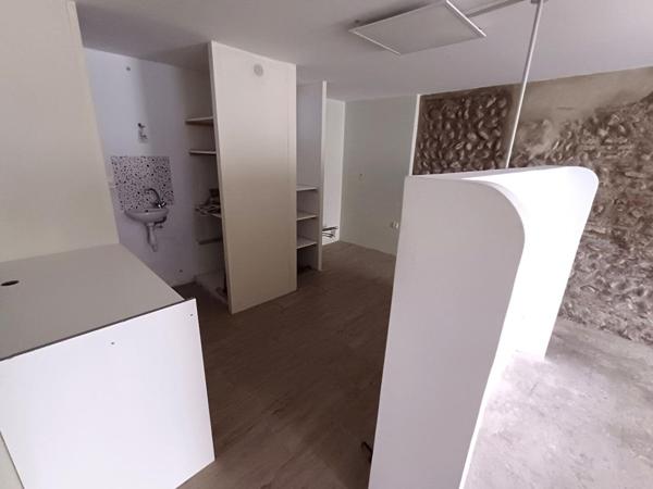 66000 PERPIGNAN - MURS COMMERCIAUX LIBRES  29.88 m²
