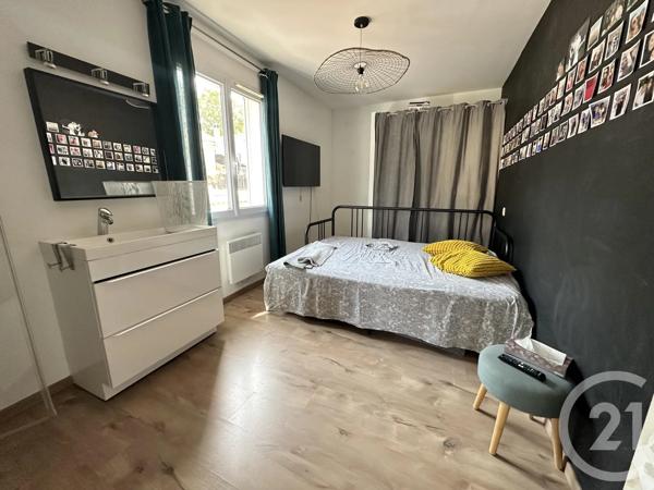 Maison à vendre  4 pièces - 98 m 2   ST CYR SUR MER  - 83