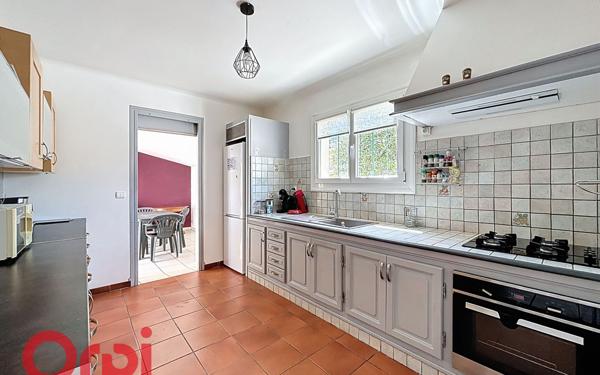 Maison à vendre    6 pièces •  Pia