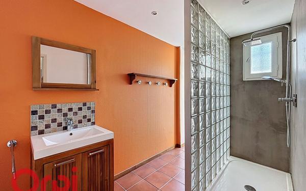 Maison à vendre    6 pièces •  Pia