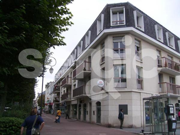 Location 3 Pieces 63 60500 Chantilly 42 0016 02 0034