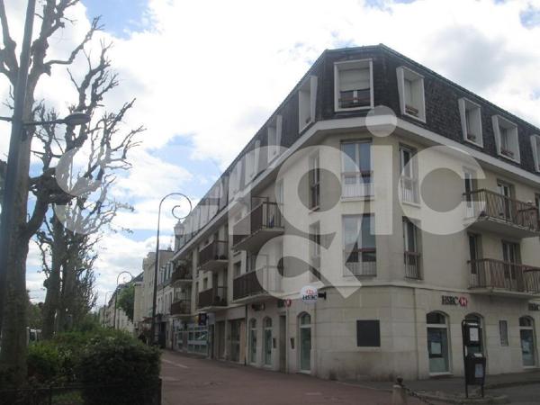 Location 3 Pieces 63 60500 Chantilly 42 0016 02 0034