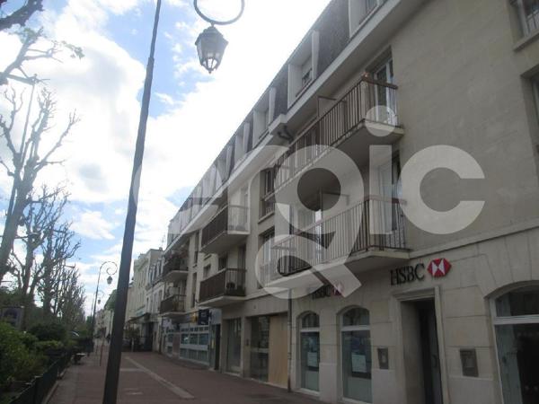 Location 3 Pieces 63 60500 Chantilly 42 0016 02 0034