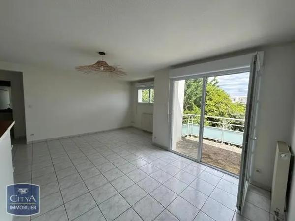 Appartement à louer 2 pièces 45.25m² Poitiers (86000)