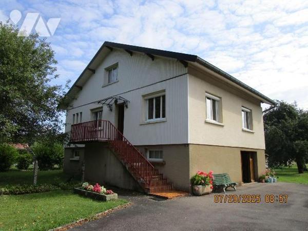 Secteur Calme : Maison d'habitation construite en 1967, en bon état d'entretien, composée de : ...