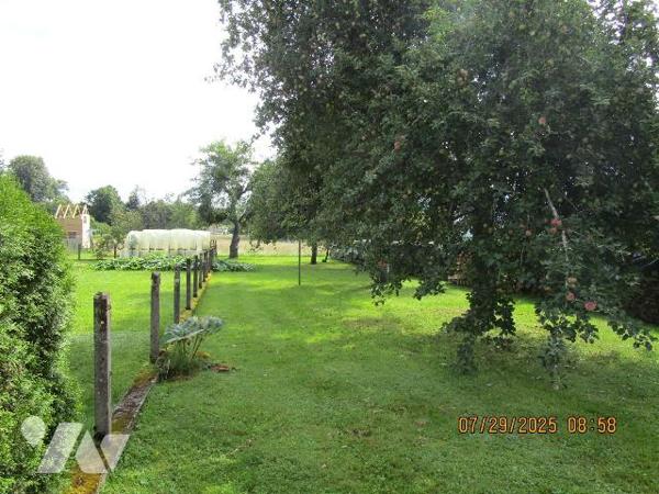 Secteur Calme : Maison d'habitation construite en 1967, en bon état d'entretien, composée de : ...