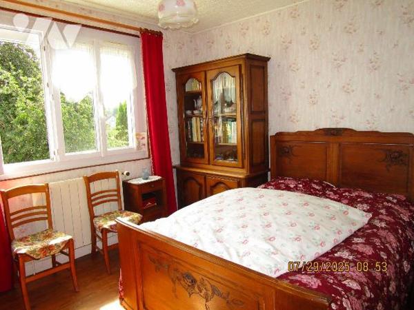 Secteur Calme : Maison d'habitation construite en 1967, en bon état d'entretien, composée de : ...