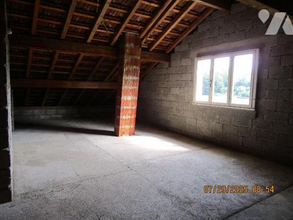 Secteur Calme : Maison d'habitation construite en 1967, en bon état d'entretien, composée de : ...