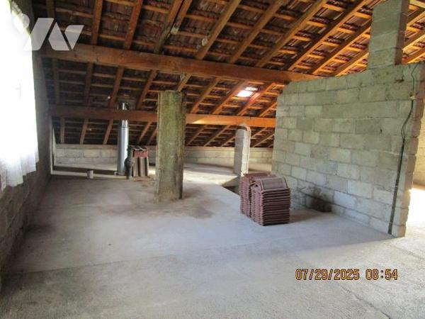 Secteur Calme : Maison d'habitation construite en 1967, en bon état d'entretien, composée de : ...