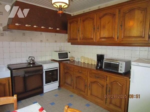 Secteur Calme : Maison d'habitation construite en 1967, en bon état d'entretien, composée de : ...