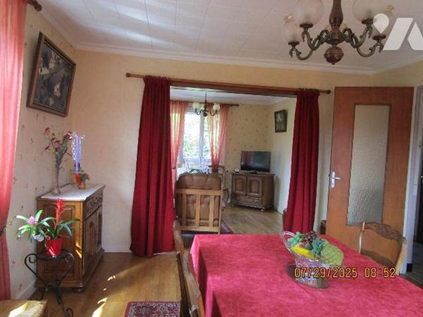 Secteur Calme : Maison d'habitation construite en 1967, en bon état d'entretien, composée de : ...