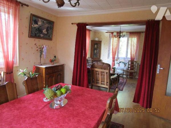 Secteur Calme : Maison d'habitation construite en 1967, en bon état d'entretien, composée de : ...