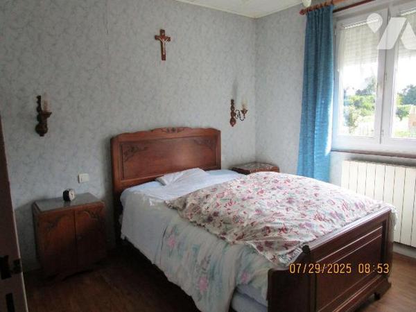 Secteur Calme : Maison d'habitation construite en 1967, en bon état d'entretien, composée de : ...