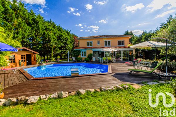 Maison à vendre 6 pièces 220 m² Saint-Étienne-de-Tulmont