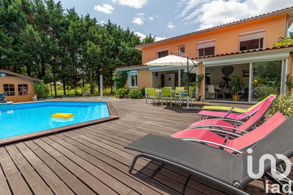 Maison à vendre 6 pièces 220 m² Saint-Étienne-de-Tulmont