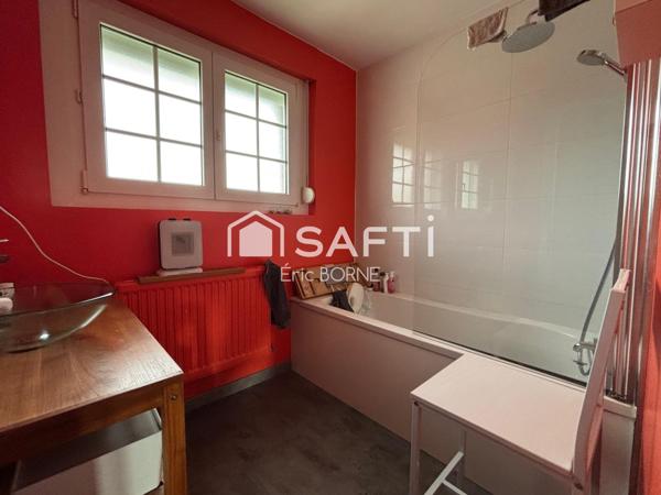 A proximité du centre ville , jardin public ..4 chambres ,garage