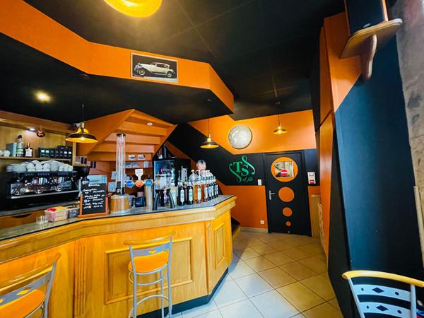 A vendre Mur et (ou) Fond de commerce avec licence 4, mur et appartement à Barbaste