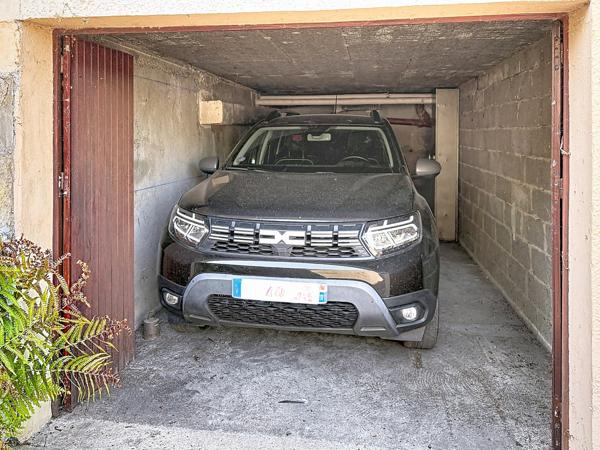 Box garage en rez-de-jardin à Mon