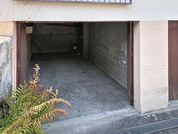 Box garage en rez-de-jardin à Mon