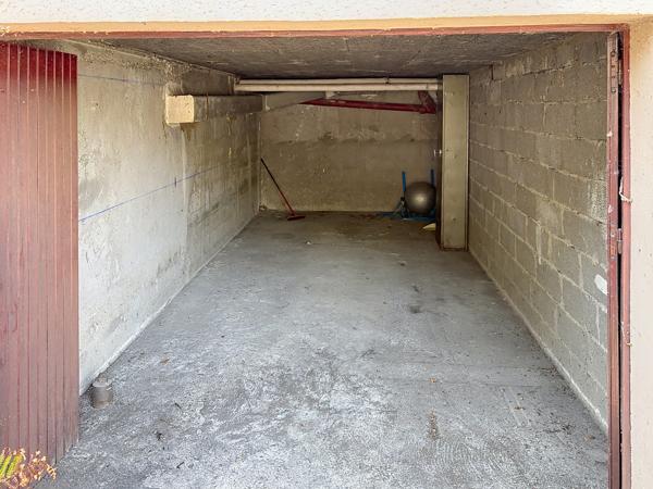 Box garage en rez-de-jardin à Mon