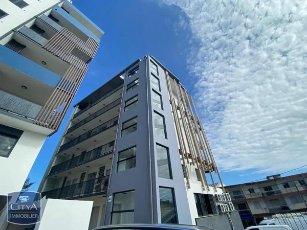 Appartement à louer 2 pièces 41.11m² Le Tampon (97430)