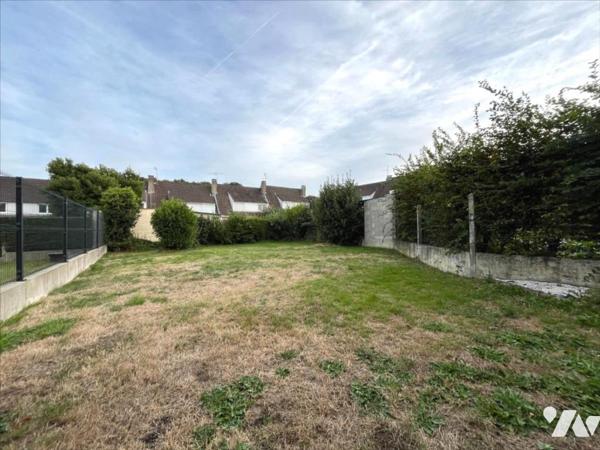 MAISON SEMI-MITOYENNE DE LOTISSEMENT