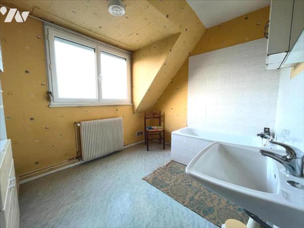 MAISON SEMI-MITOYENNE DE LOTISSEMENT