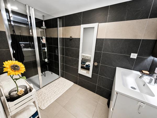 Canet Plage – 7ème et Dernier étage d'exception, dans résidence de standing, T2 avec cabine de couchage vue mer, terrasse de 21 m², piscine chauffée et garage