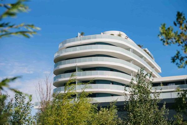 Canet Plage – 7ème et Dernier étage d'exception, dans résidence de standing, T2 avec cabine de couchage vue mer, terrasse de 21 m², piscine chauffée et garage