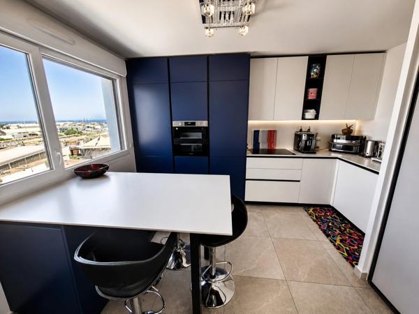 Canet Plage – 7ème et Dernier étage d'exception, dans résidence de standing, T2 avec cabine de couchage vue mer, terrasse de 21 m², piscine chauffée et garage
