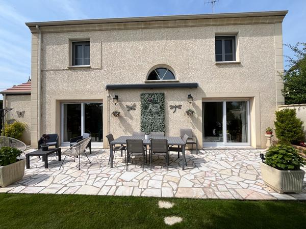 Maison Pontoise 7 pièce(s) 206.65 m² €779 000 ** - Référence 11015