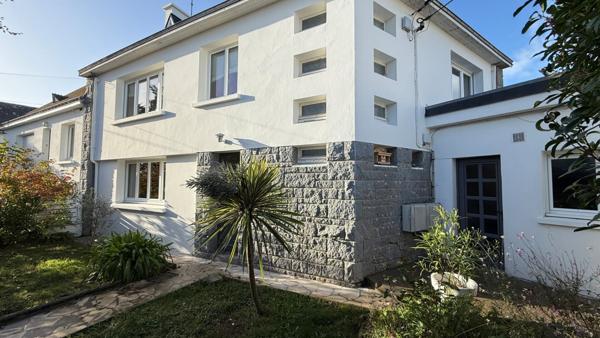QUIBERON - Maison de 164 m², idéalement située au calme, à proximité immédiate du centre, de la mer et des commerces