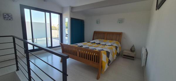 ST SULPICE DE ROYAN 17200. Agréable maison à étage mitoyenne de 70 m² avec solarium, jardin clos