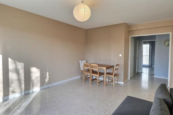 Marseille (13005) T3 meublé traversant avec vue panoramique