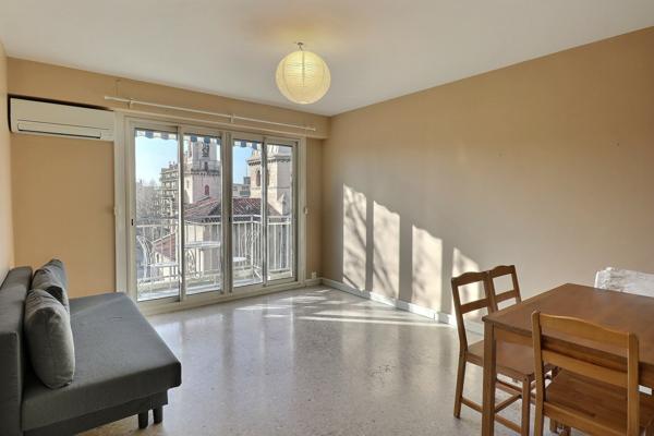 Marseille (13005) T3 meublé traversant avec vue panoramique