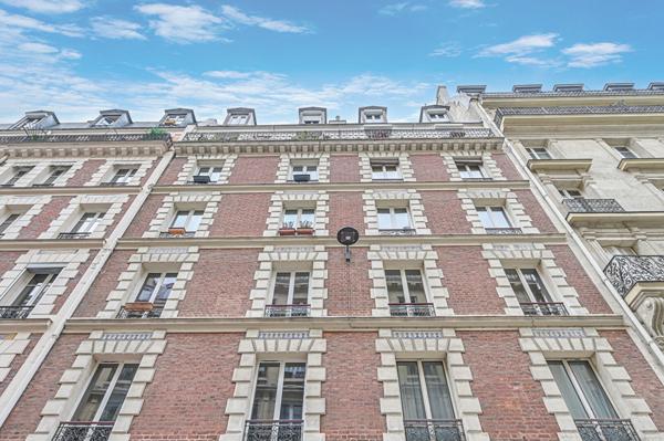 PARIS 7e - DERNIER ÉTAGE -VUE TOUR EIFFEL