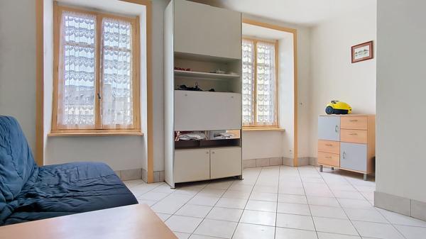 Pontrieux, Immeuble pour investissement locatif, 4 appartements et local artisanal