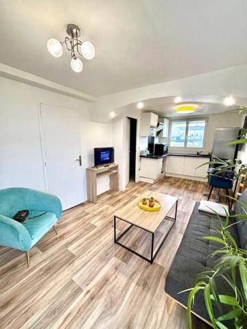 SAINT NAZAIRE-BEL APPARTEMENT DE 34M2-PROCHE COMMERCES-PLACE DE PARKING