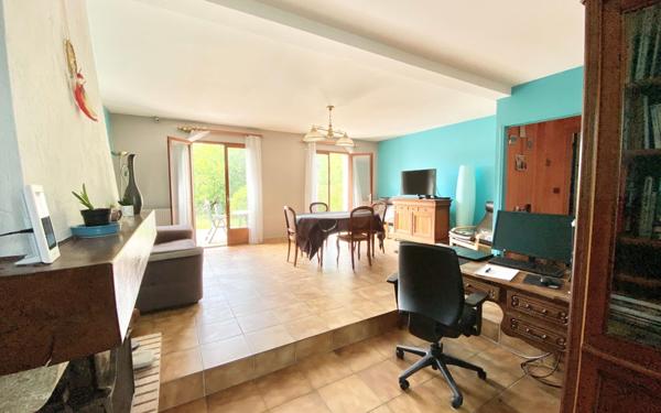Maison à vendre    6 pièces • 125 m2 Mandres-les-Roses
